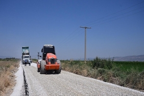 pazarkoy-gordes-baglanti-yolunda-sathi-kaplama-calismalari-tamamlandi.jpg
