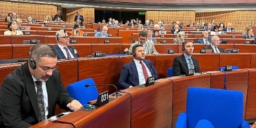 rasim-baskan-49-yerel-ve-bolgesel-yonetimler-avrupa-konseyi-genel-kurulu-icin-strazburgda.jpg