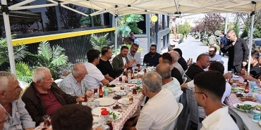 rasim-baskanin-gonul-bulusmalari-sehrin-her-noktasinda-suruyor.jpg