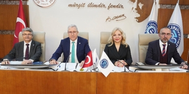 rektor-prof-dr-budak-eu-ailesinin-yeni-yilini-kutladi.jpg