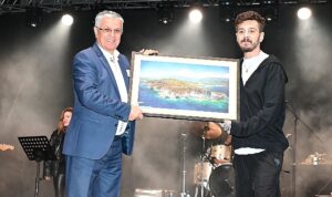 rock-grubu-kolpa-kemerde-konser-verdi-DwhrIf5p.jpg