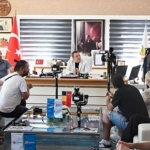 romanyali-gazeteciler-kemerde.jpg