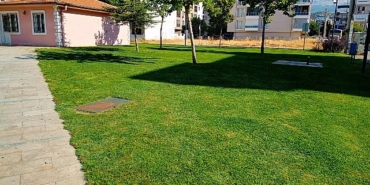 salihli-belediyesinden-yesil-alanlarda-cim-bicme-calismasi.jpg