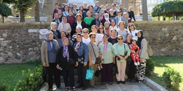 salihliden-gelen-kadinlar-manisayi-adim-adim-gezdi.jpg