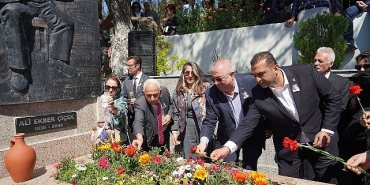 sanatci-ali-ekber-cicek-edremitte-anildi.jpg