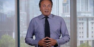 saya-holding-volt-grubundan-motor-bolumunu-wege-satiyor.jpg