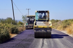 seferihisarda-asfalt-seferberligi-teos-caddesinde-devam-ediyor.jpg