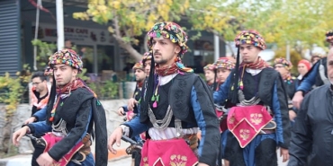 seferihisarda-zeytinin-hasat-zamanini-kutlamak-icin-orhanli-koyunde-festival-duzenlendi.jpg