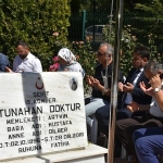 sehit-tunahan-doktur-sehadetinin-10-yil-donumunde-dualarla-anildi.jpg