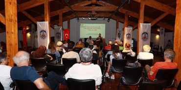 selcuk-efes-kent-belleginde-ayasuluk-kazilari-soylesisi.jpg