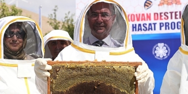 selcuklu-belediyesinin-kirsal-mahallelerde-kalkinmanin-ve-hayvansal-uretimin-gelistirilmesi-amaciyla-hayata-gecirdigi-50-hibeli-arili-kovan-destegine-basvurular-basladi.jpg
