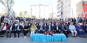 sivas-belediyesi-tarafindan-seyh-samil-mahallesinde-yapimi-tamamlanan-nevzat-ozturk-parki-hizmete-acildi.jpg
