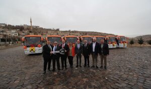 temsa-ve-mesnevi-31-yillik-is-birligini-15-otobusluk-yeni-teslimatla-taclandirdi-t6AcDCts.jpg
