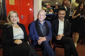tiyatro-efsanesinden-rekor-haldun-dormen-98-yasinda-yonetmen-koltugunda.jpg