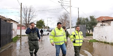 torbali-belediyesinden-yagmur-mesaisi-sorunlar-aninda-cozuldu.jpg