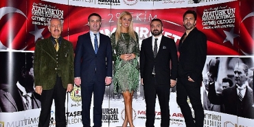 tugba-ozay-atamizin-kiyafetleri-sergisini-acti.jpg