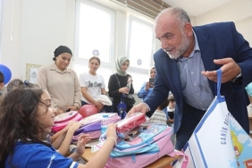 tum-ogrencilerin-canta-ve-kirtasiye-seti-canik-belediyesinden.jpg
