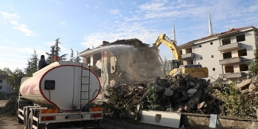 turgutalp-kentsel-donusumde-2-ve-3-etap-yikimlari-basladi.jpg