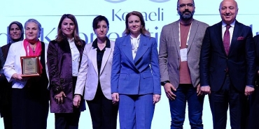 ureten-kadinlar-guclu-yarinlar.jpg