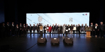 vali-akin-ile-baskan-altay-17-altin-dokunuslar-festivalini-ve-gazze-kermesini-acti.jpg