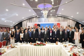 vali-gul-bayrampasada-yogun-temaslarda-bulundu.jpg