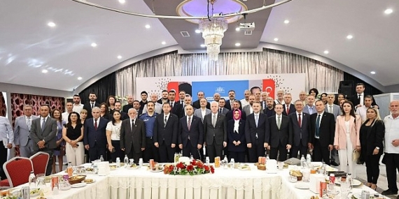vali-gul-bayrampasada-yogun-temaslarda-bulundu.jpg