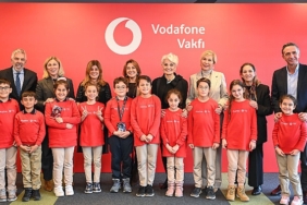 vodafone-vakfi-danisma-kurulu-uyeleri-gelecegin-yapay-zeka-yildizlariyla-bulustu.jpg