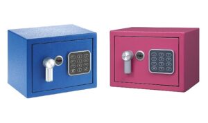 yale-elektronik-mini-kollu-kasa-ile-karavaninizla-daha-guvenli-seyahat-edin-7JxWAs3A.jpg