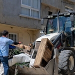 yenisehir-belediyesi-cop-ev-niteligindeki-meskenden-bir-kamyon-cop-cikardi.jpg