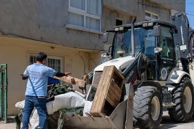 yenisehir-belediyesi-cop-ev-niteligindeki-meskenden-bir-kamyon-cop-cikardi.jpg