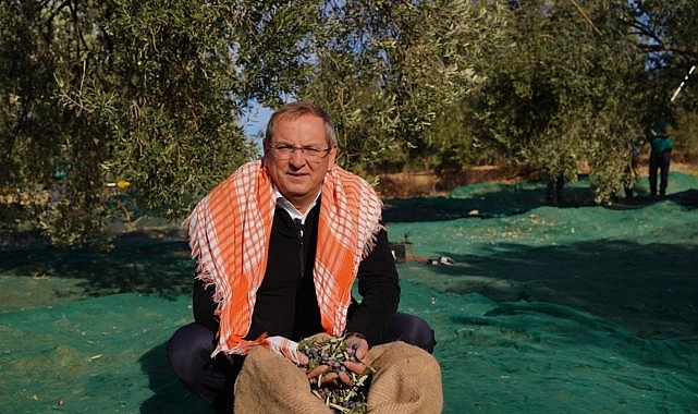 yerin-altinin-degil-ustunun-daha-kiymetli-olduguna-inaniyorum-diyen-baskan-mesut-ergin-zeytinyagi-ayvalikin-vazgecilmez-bir-kulturudur.jpg