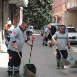 zeytinburnu-sokaklarinda-serinleten-yaz-temizligi.jpg